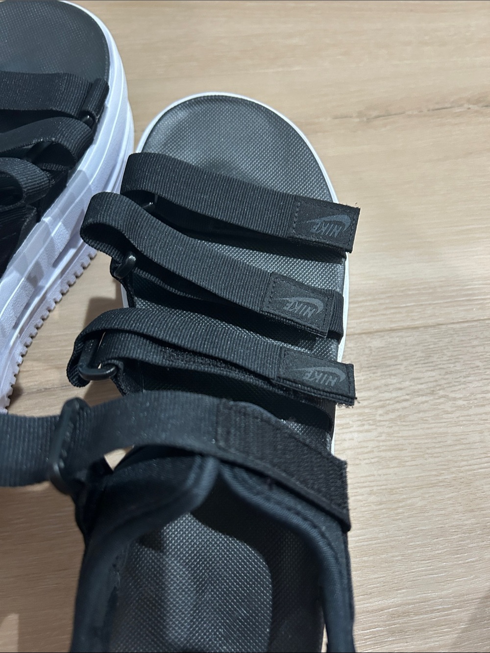Nike Black and White Women’s Sport Sandals - Picture 6 of 6